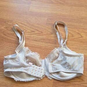 Victoria's Secret Lace‎ Bra 36DD White